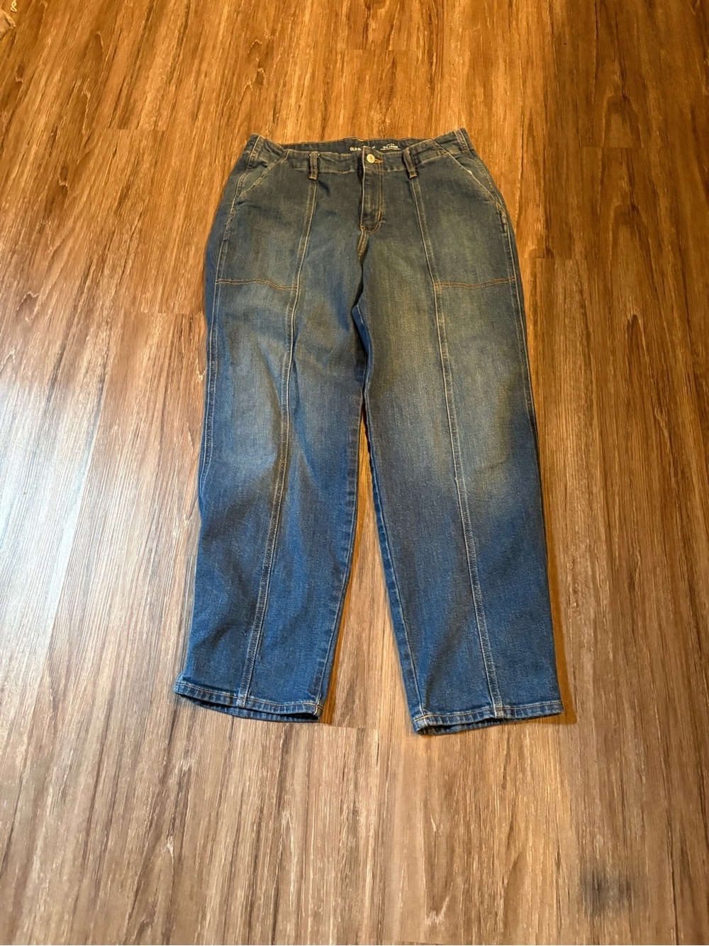 Old Navy Relaxed Straight-Leg Jeans in Blue